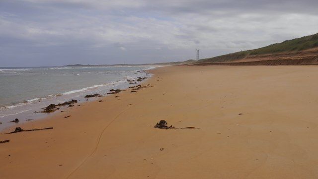 Beach and tyre tracks, Rattray