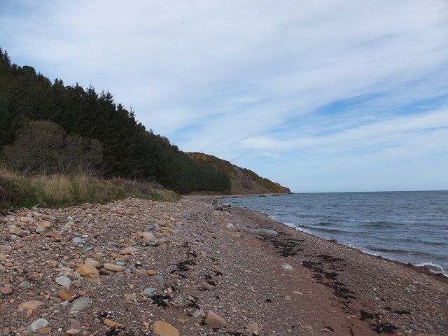 Shoreline to northeast of Eathie Fishing Station