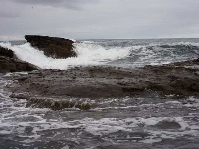 Rock arch, Aberdour Bay