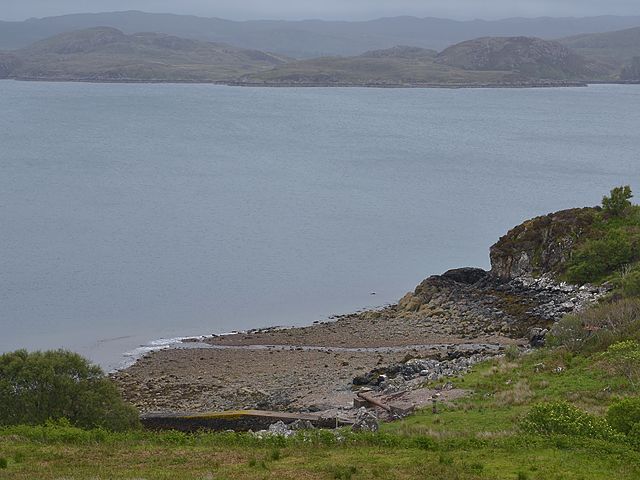 Small bay at Naast
