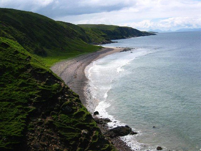 Seana Chamas Beach and cliffs