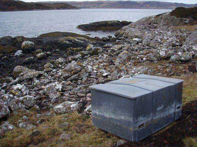 Box like object on Rubha Thùrnaig