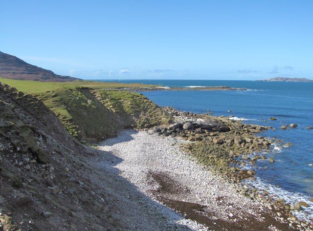 Stony beach at Rubh' an Tighe