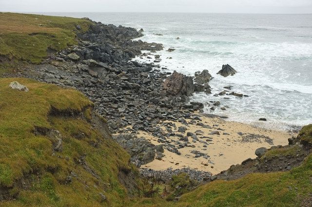 Small beach east of Rubha Gharsan