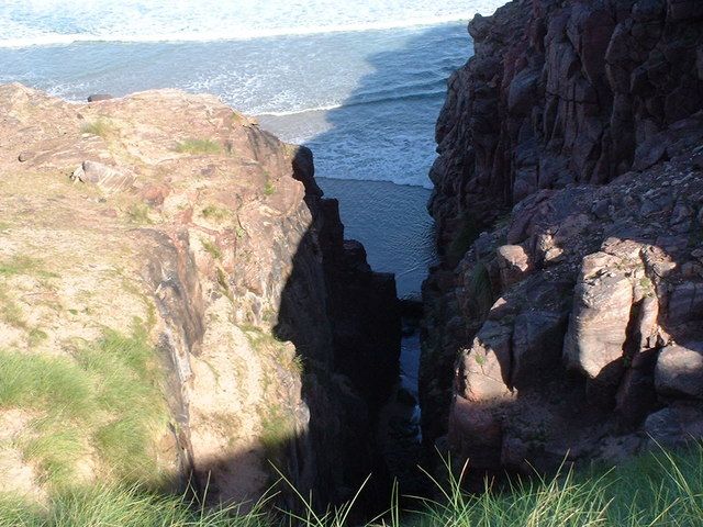 Gully in cliffs at north of Sandwood Bay