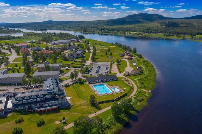 Grand Arctic Resort Pool