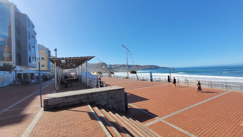 Paseo por la Playa de las Canteras