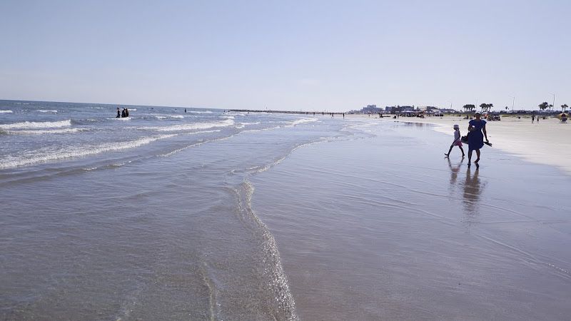 Carl and Penny; beach