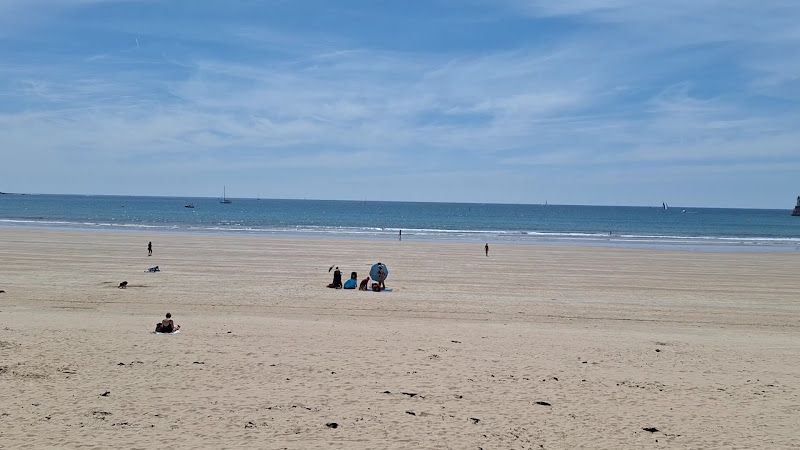 Beach 46.4947 -1.7842