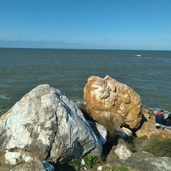 Praia das Pedras Brancas e Negras