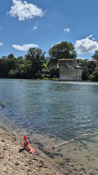 Beach Saint-Julien-de-Peyrolas