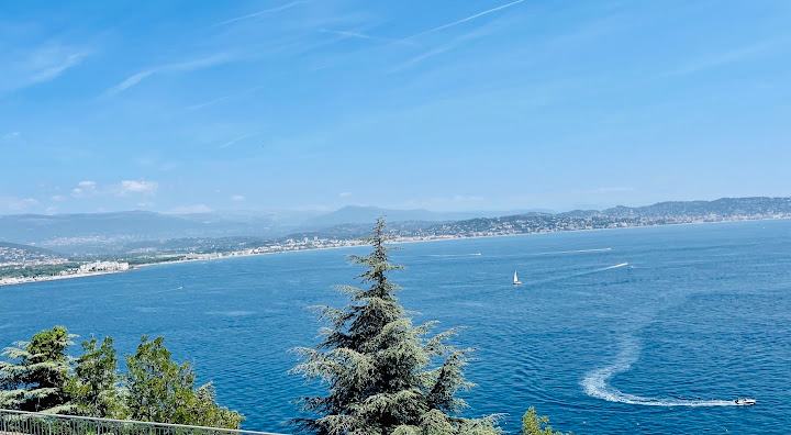 Gardanne's cave beach
