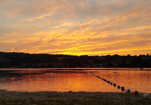 Plage municipale de Montferrat (herbe)