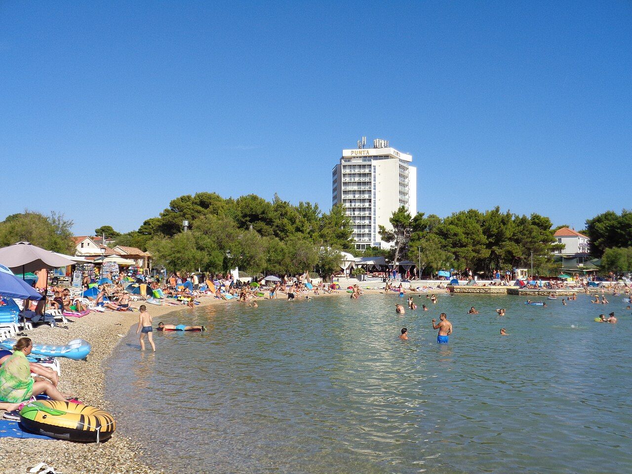 Plava plaža (The blue beach)