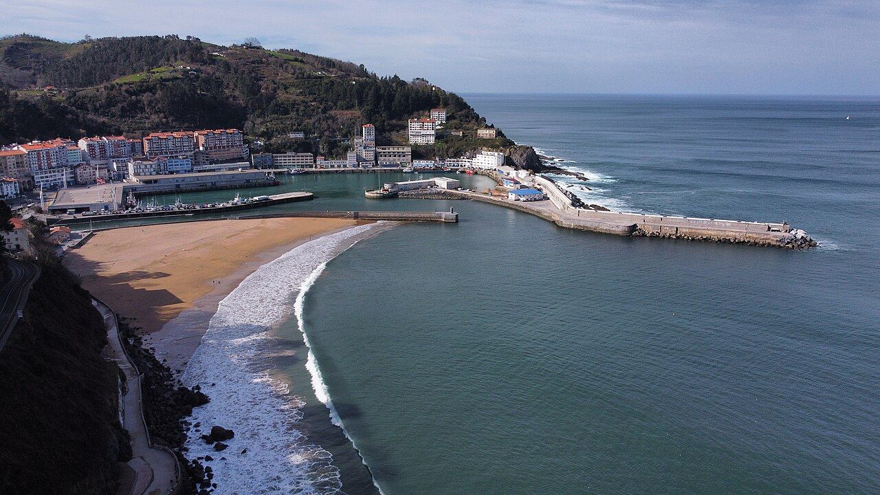 Arrigorri Beach