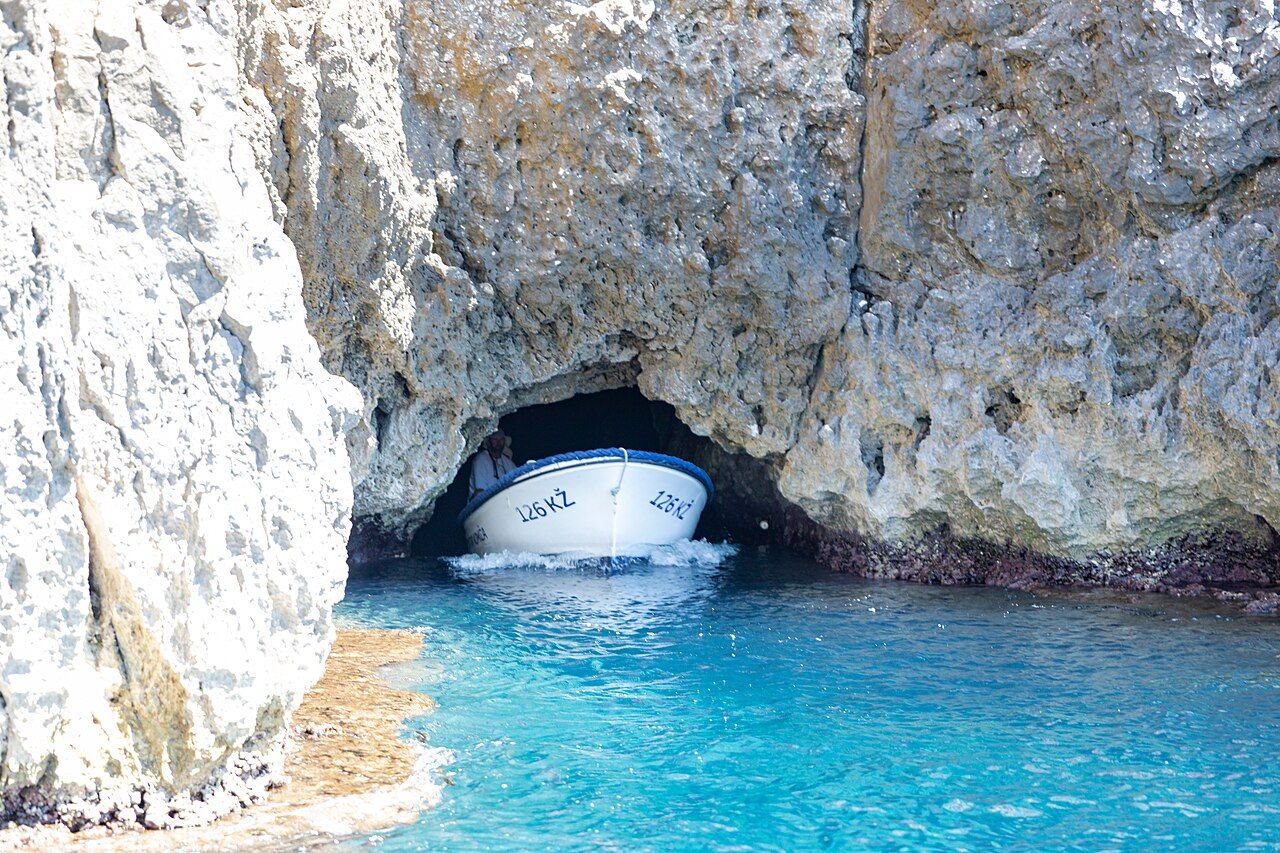 Blue Cave, Bisevo
