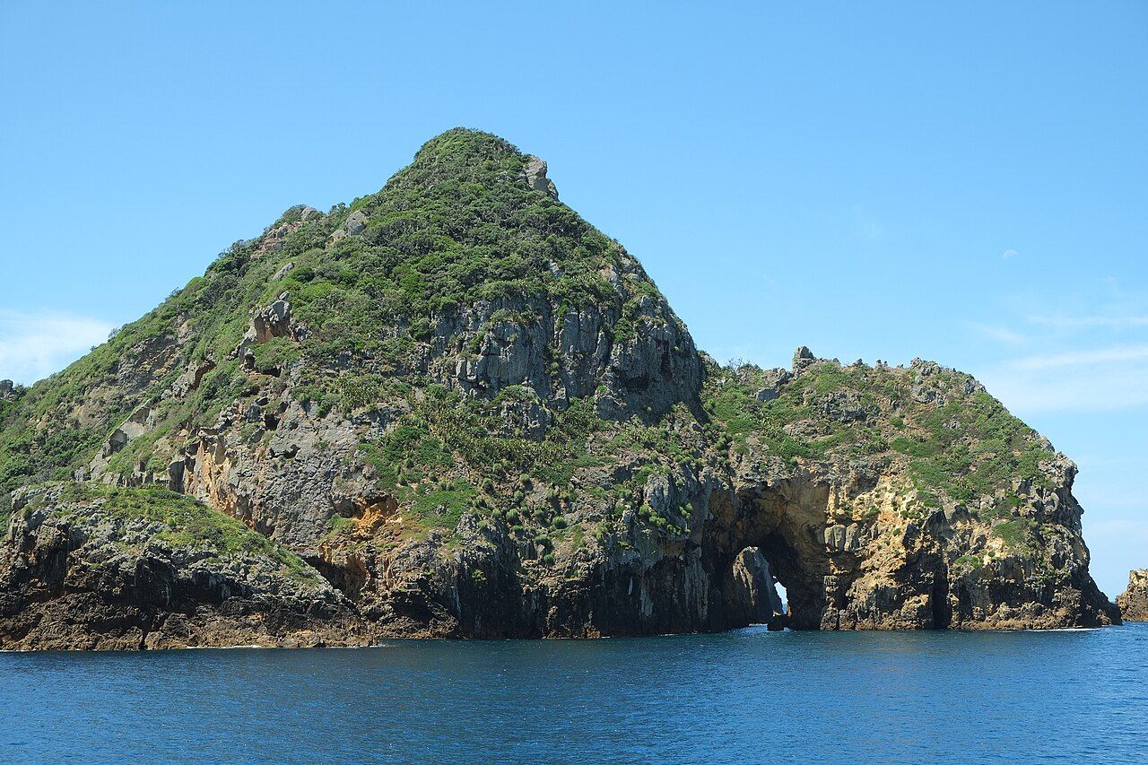 Hen and chicken island